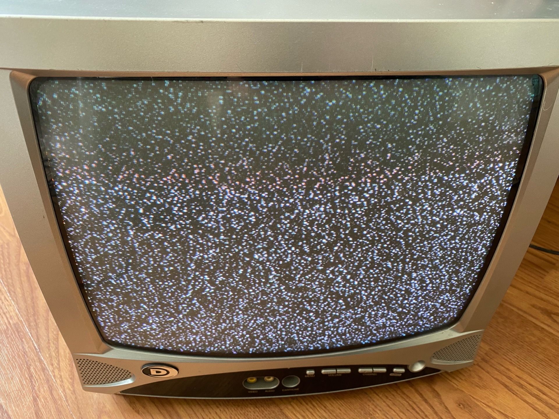Durabrand DWT1304 13” Tv Perfect for Retro Gaming! - photo 2