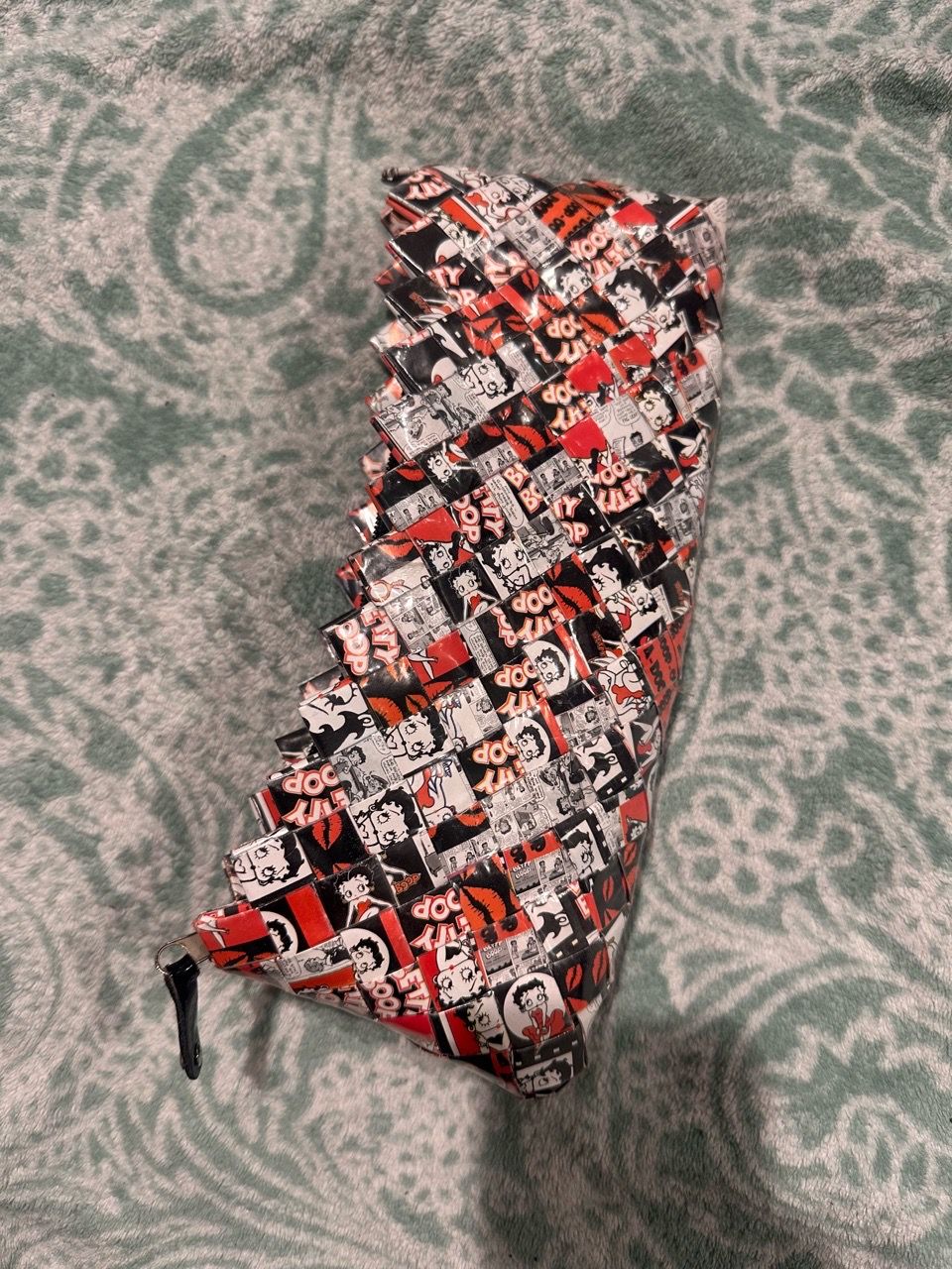 Betty Boop Woven Clutch Purse - photo 4