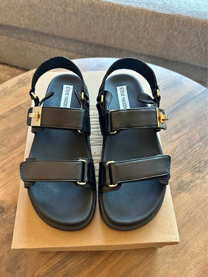 Steve Madden- Mona Black Leather Sandal