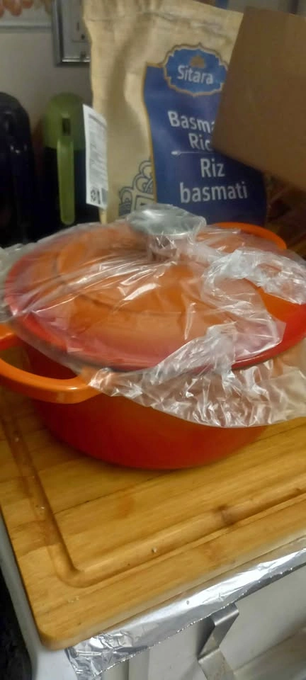 Cast iron Dutch Oven 3 Quart