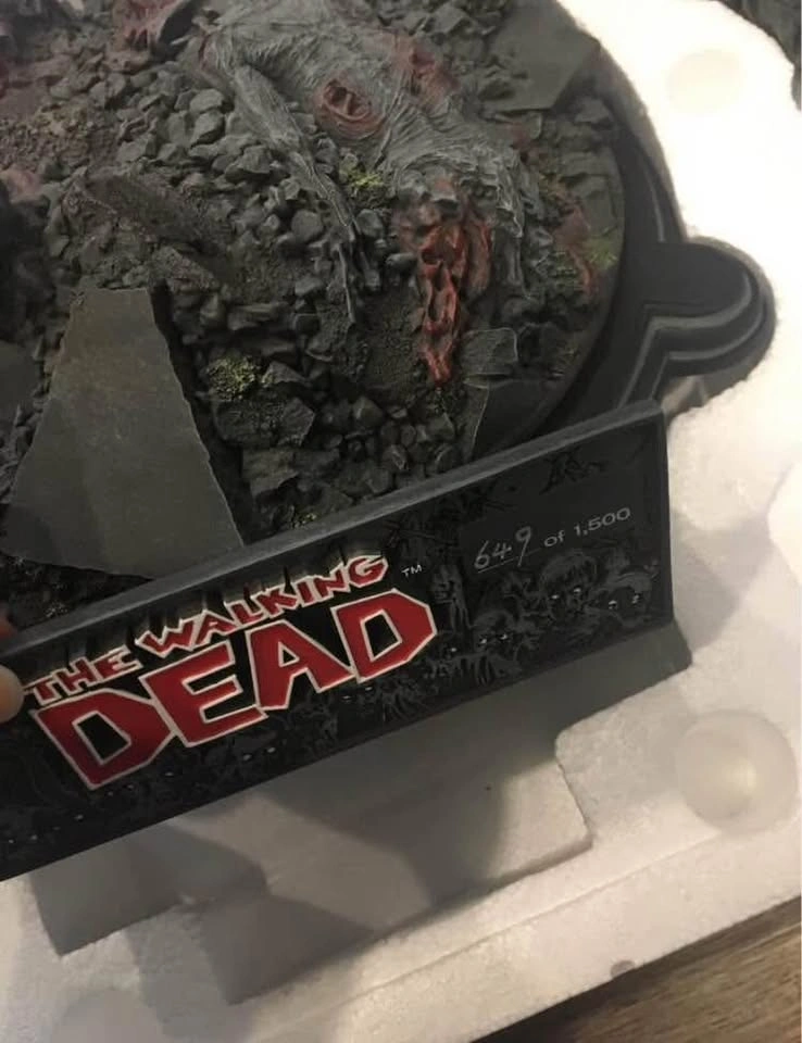 Rick Grimes Mcfarlane resin statue The Walking Dead - photo 5