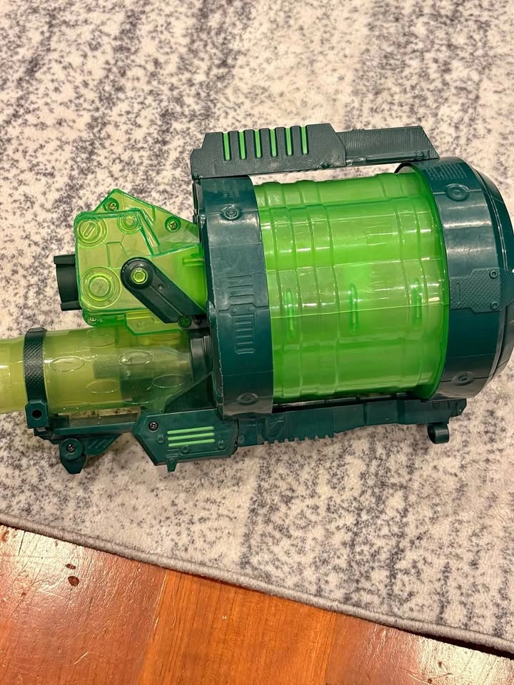Green Lantern Colossal Cannon Toy