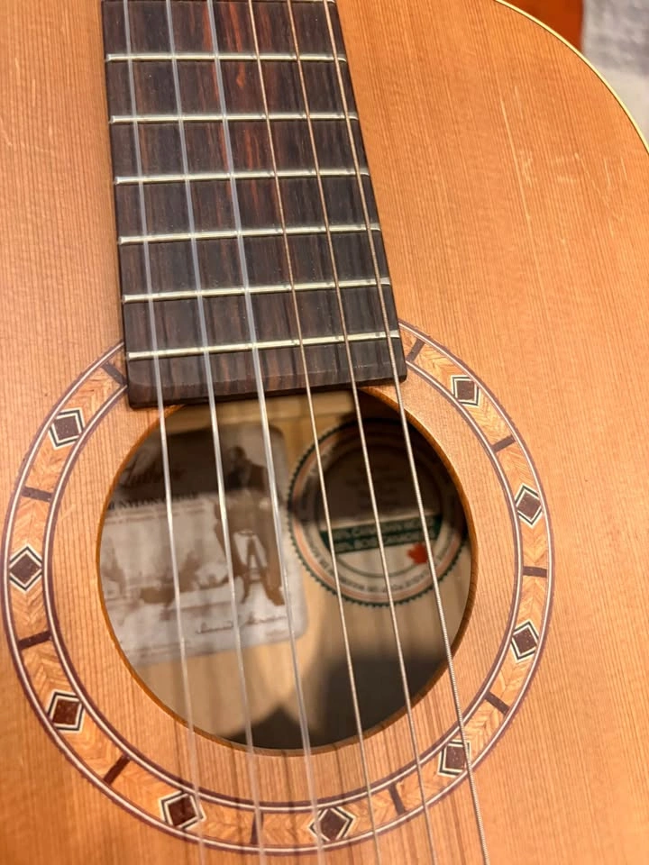 Art & Luthrie Acoustic Guitar - photo 3