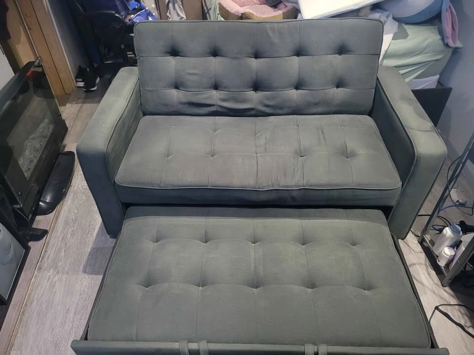 Love seat that is a bed - photo 2