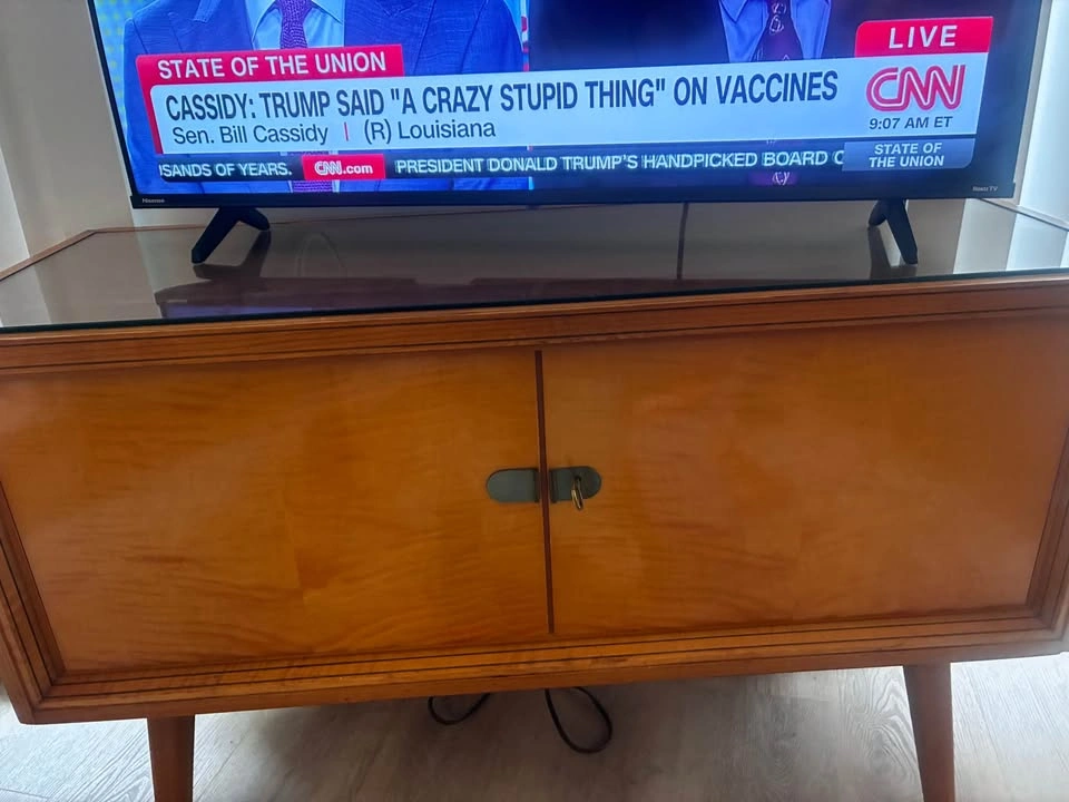 Gorgeous MCM Console/Sideboard - photo 2