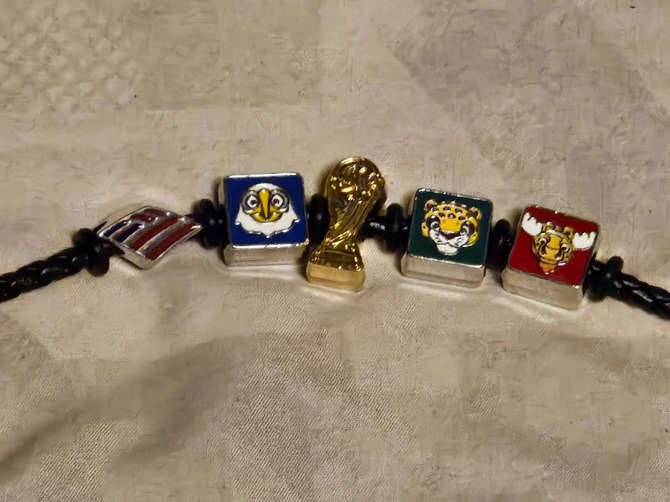 Fifa magnetic metal charm bracelet - photo 2