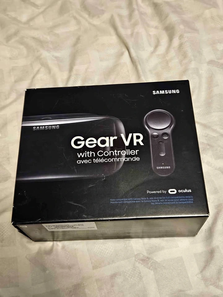 Samsung gear vr headset. No controller.