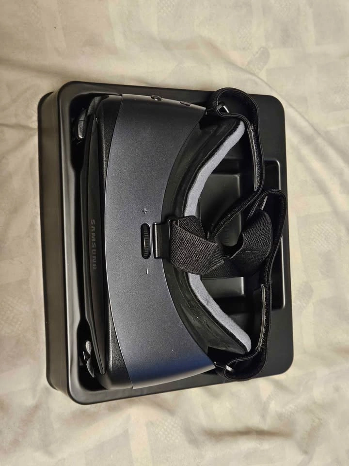 Samsung gear vr headset. No controller. - photo 2