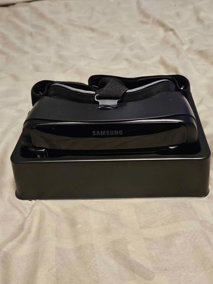 Samsung gear vr headset. No controller. - photo 3