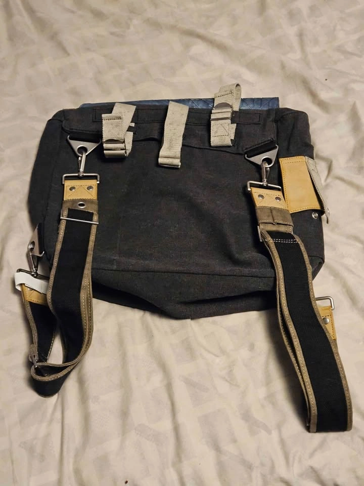 Official Destiny 2 Frontier Messenger Bag - photo 2
