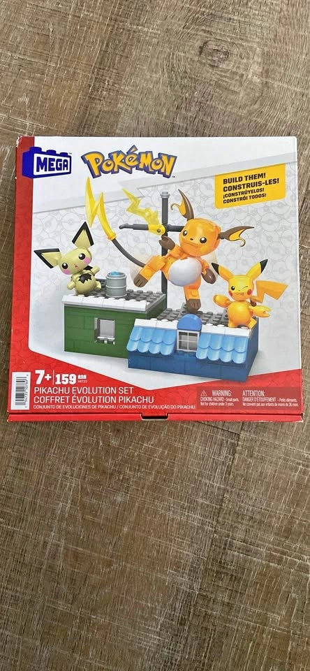 Mega Pokémon Pikachu Evolution Set