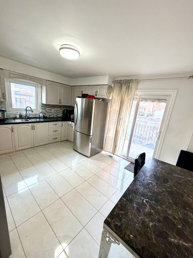 Downtown Room for Rent - photo 5