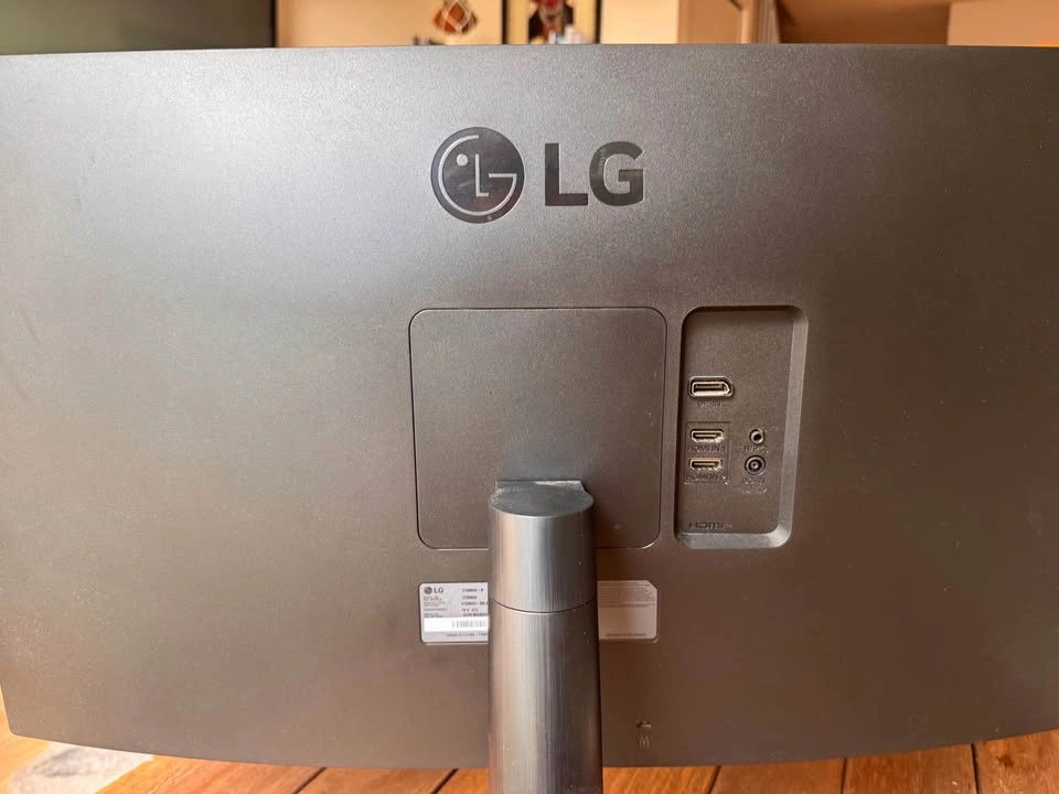 LG 27 inch QHD Monitor - photo 2