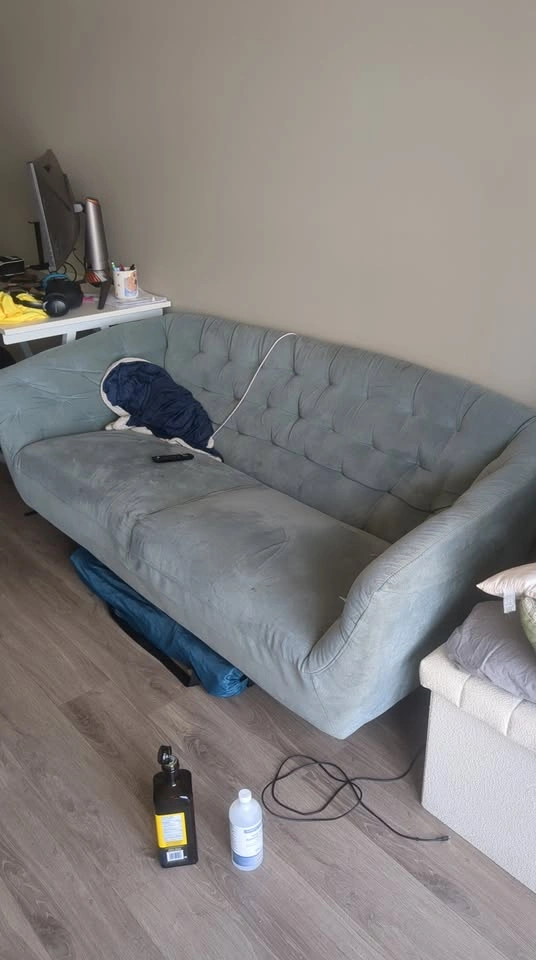 Tufted Curved Sofa - photo 4