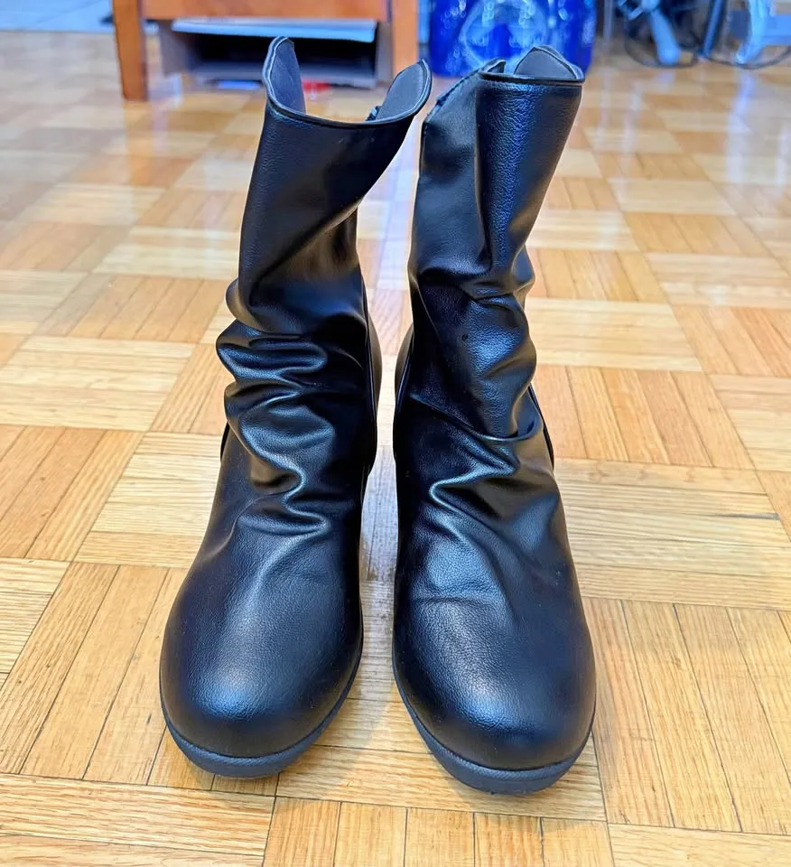 Women’s Boots size 37 thumbnail