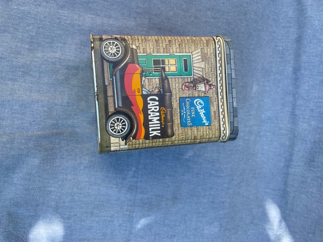 Cadbury Caramilk Tin - photo 3
