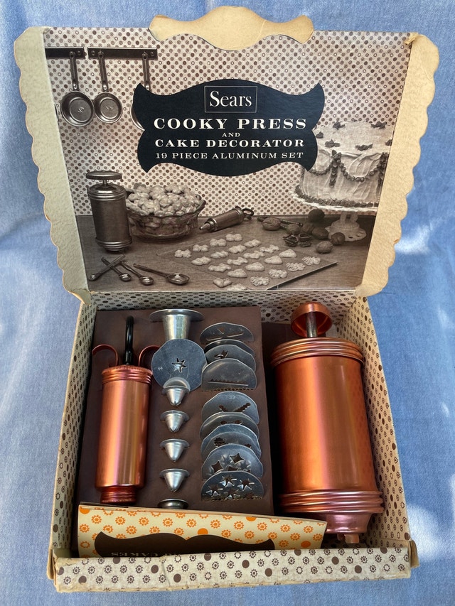 Sears Cooky Press and Cake Decorator - photo 2