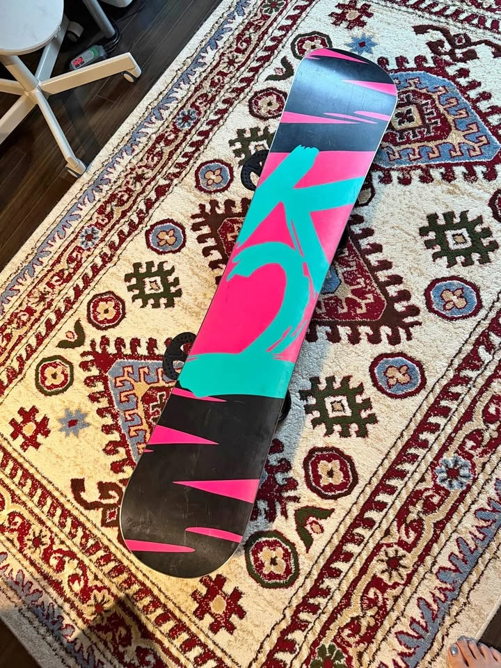 K2 Duchess 142cm Women’s Snowboard + Burton Bindings
