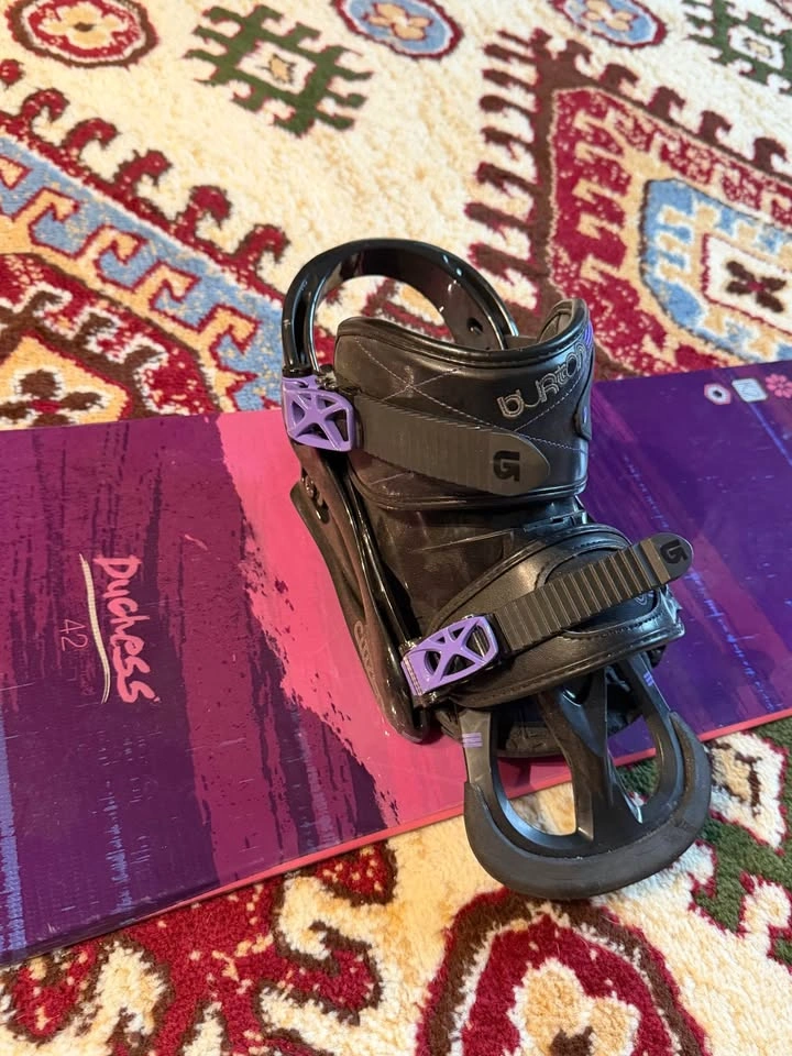 K2 Duchess 142cm Women’s Snowboard + Burton Bindings - photo 3