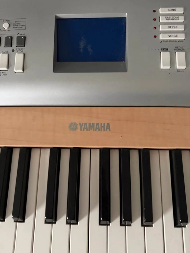 Yamaha DGX-620 88-Key Digital Piano + New LCD Screen + Extras - photo 2