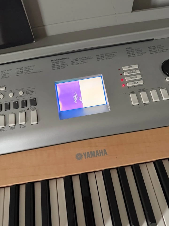 Yamaha DGX-620 88-Key Digital Piano + New LCD Screen + Extras - photo 3
