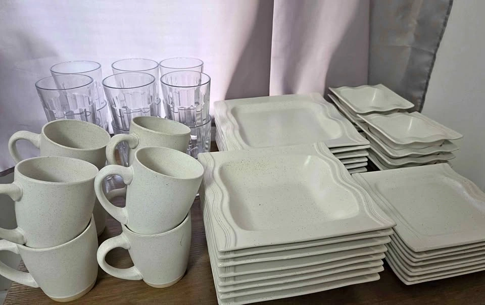 52 Piece stoneware Square Dinner Set with Mugs and Glasses