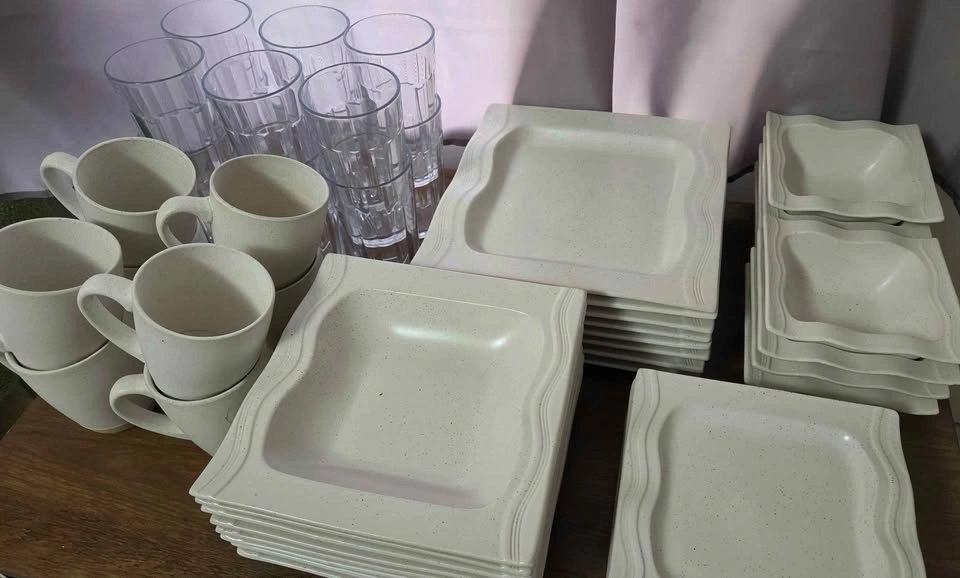 52 Piece stoneware Square Dinner Set with Mugs and Glasses - photo 3