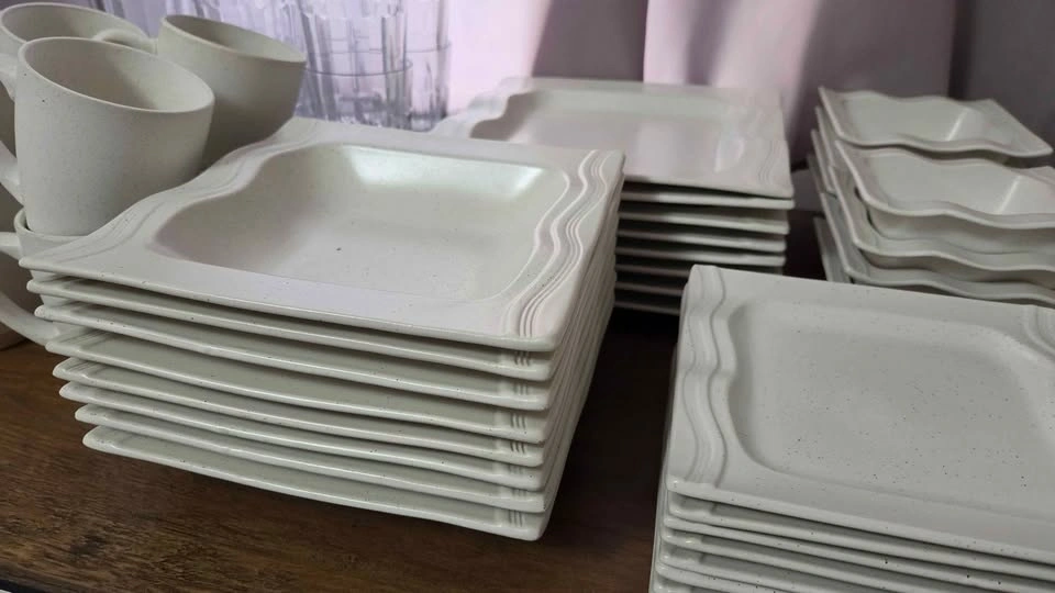 52 Piece stoneware Square Dinner Set with Mugs and Glasses - photo 4