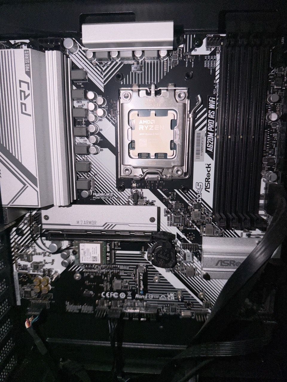 Pc case with asrock pro motherboard amd ryzen 5 7600x new - photo 3
