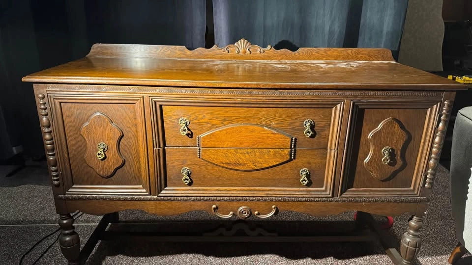 Vintage buffet table - photo 3