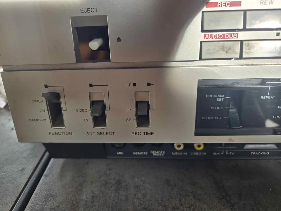 JVC HR-7300U Video Cassette Recorder top loader image indicator(4)