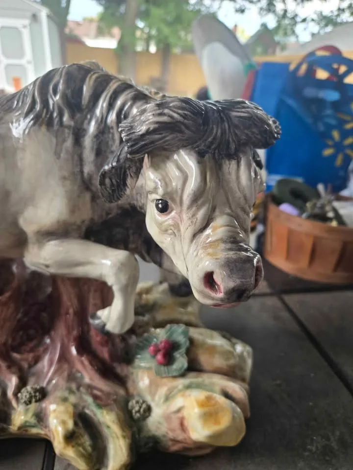 Bull Figurine image indicator(2)