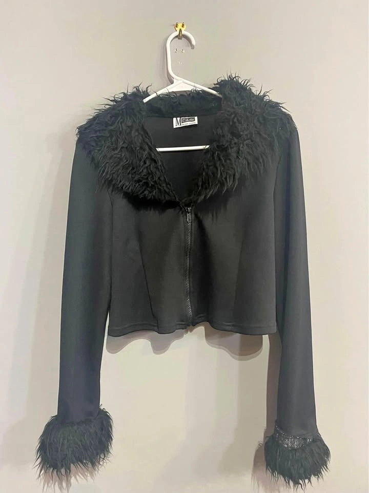 Fuzzy collar zip up