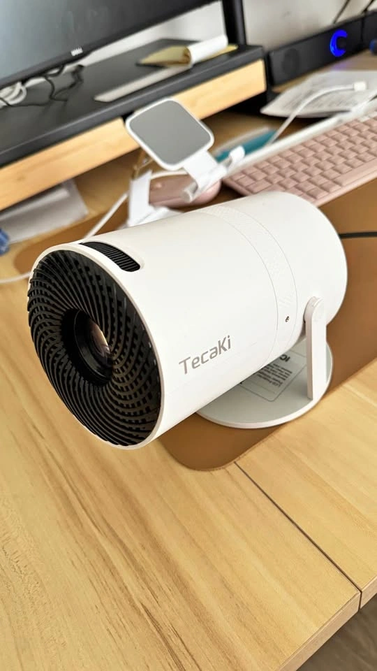 Tecaki Portable Projector