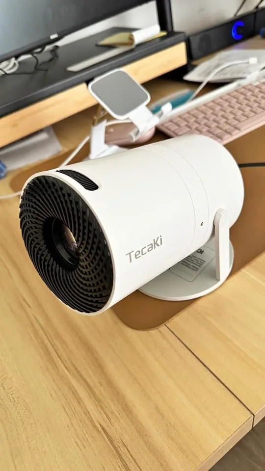 Tecaki Portable Projector