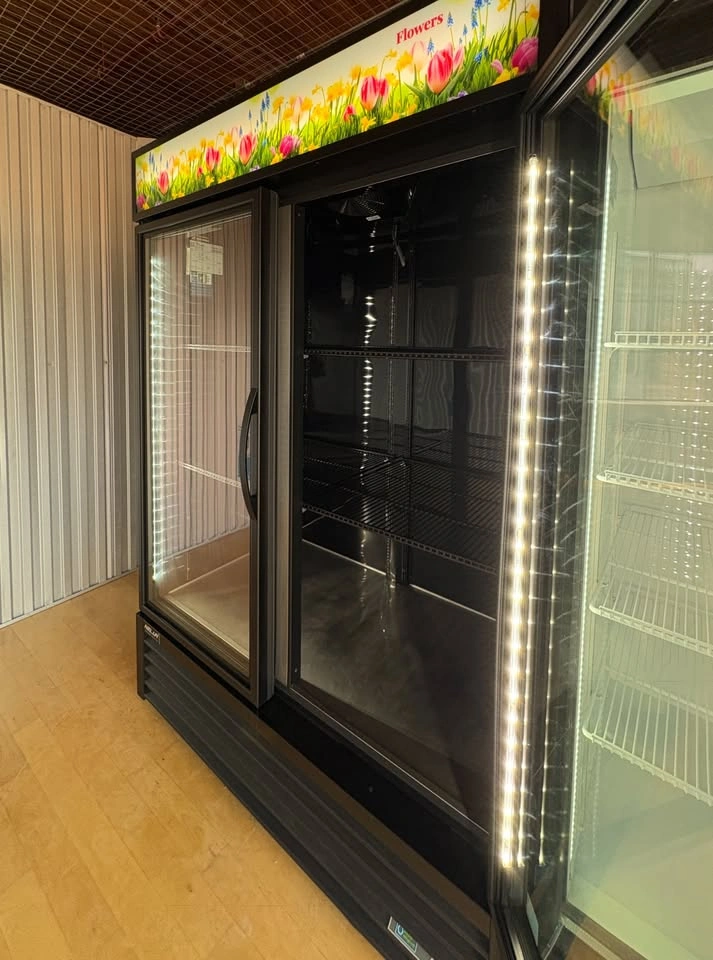 [Like New] Floral Display Cooler | Used for 1 Summer Only - photo 5