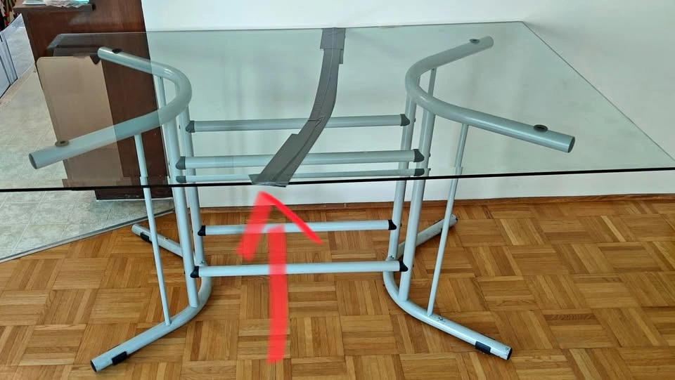 FREE – Metal Dining Table Frame (Broken Glass Top)