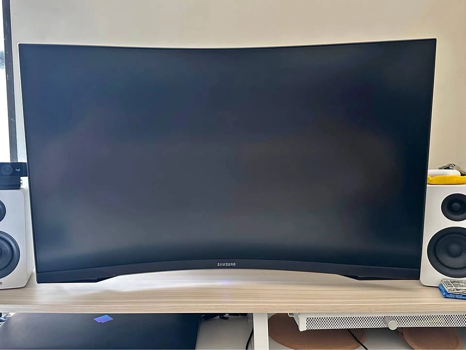 Samsung Odyssey G7 32" Curved Gaming Monitor (1440p, 240Hz, 1ms)