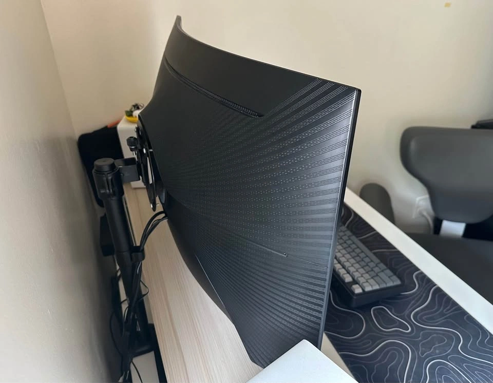 Samsung Odyssey G7 32" Curved Gaming Monitor (1440p, 240Hz, 1ms) - photo 3