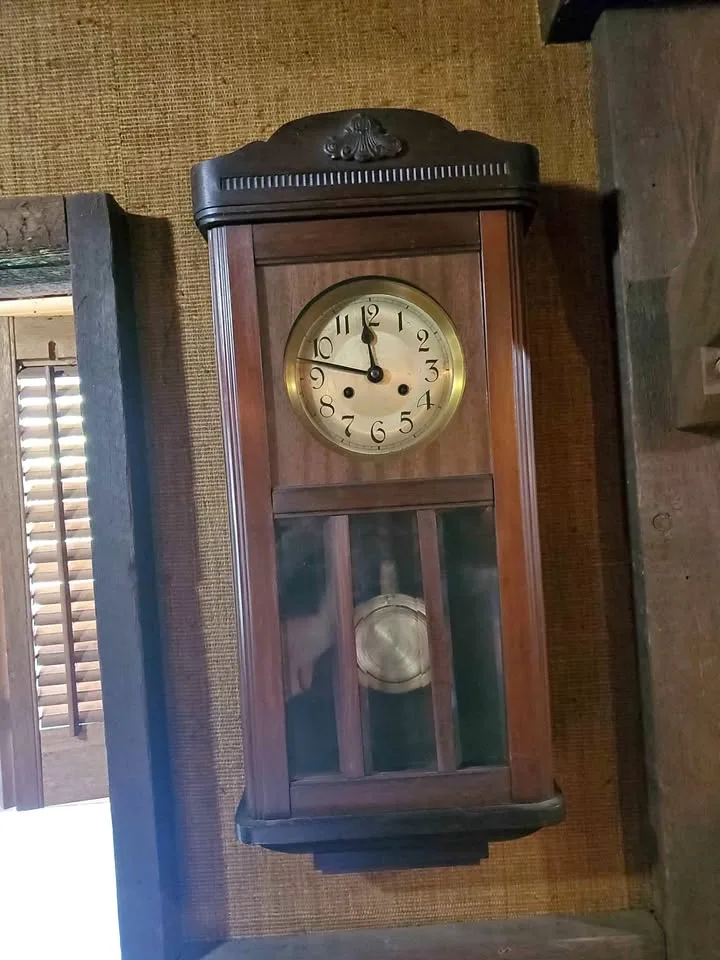 Wall clock thumbnail