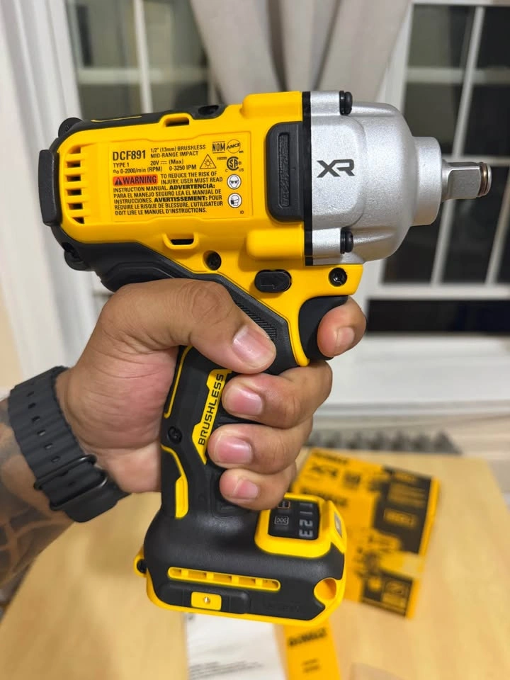 DEWALT DCF891 20V MAX XR – BRUSHLESS 1/2” IMPACT WRENCH - photo 2
