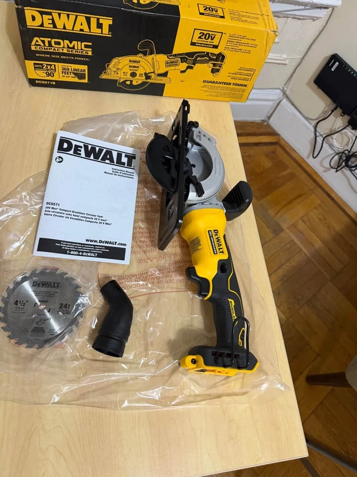 DEWALT ATOMIC 20V MAX XR BRUSHLESS 4-1/2” CIRCULAR SAW - photo 2