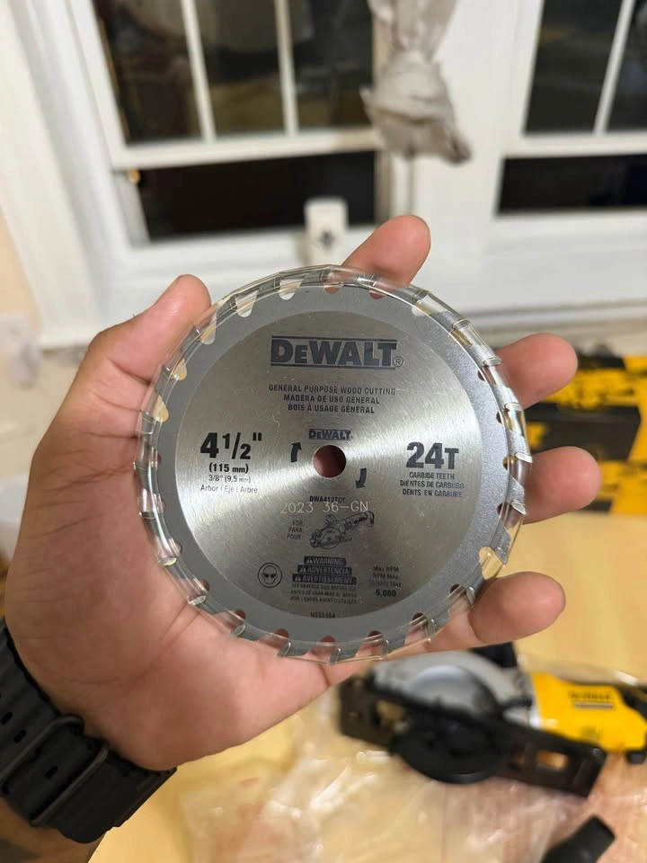 DEWALT ATOMIC 20V MAX XR BRUSHLESS 4-1/2” CIRCULAR SAW - photo 4