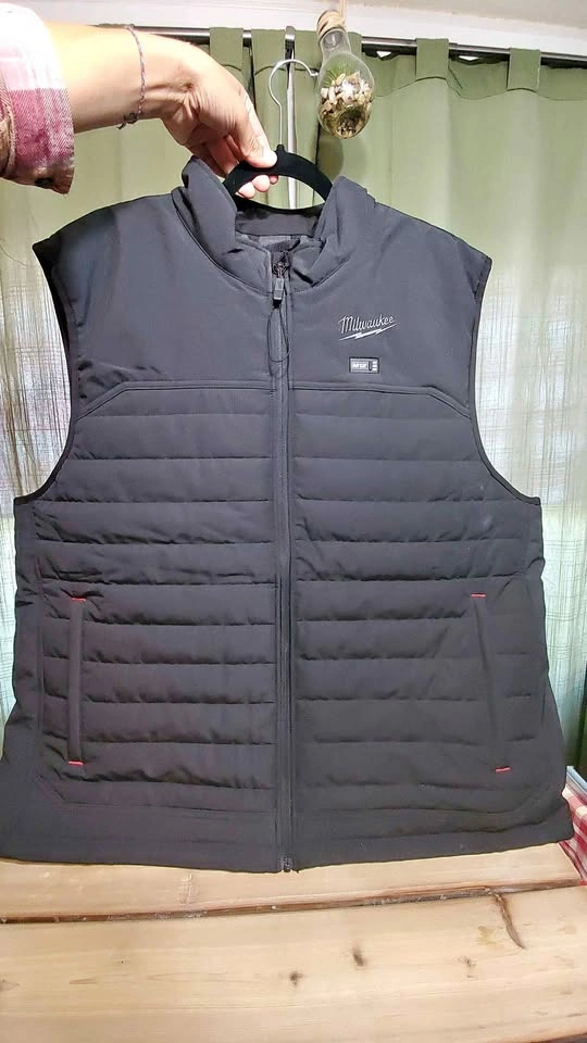 Milwaukee M12 AXIS Heated Vest - Brand New/Never Worn