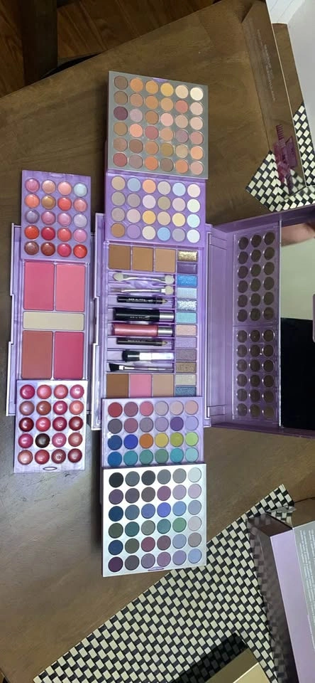 Claire's Makeup Set - photo 2