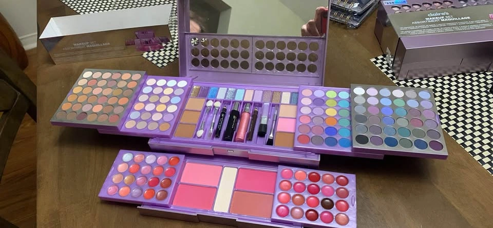 Claire's Makeup Set - photo 3