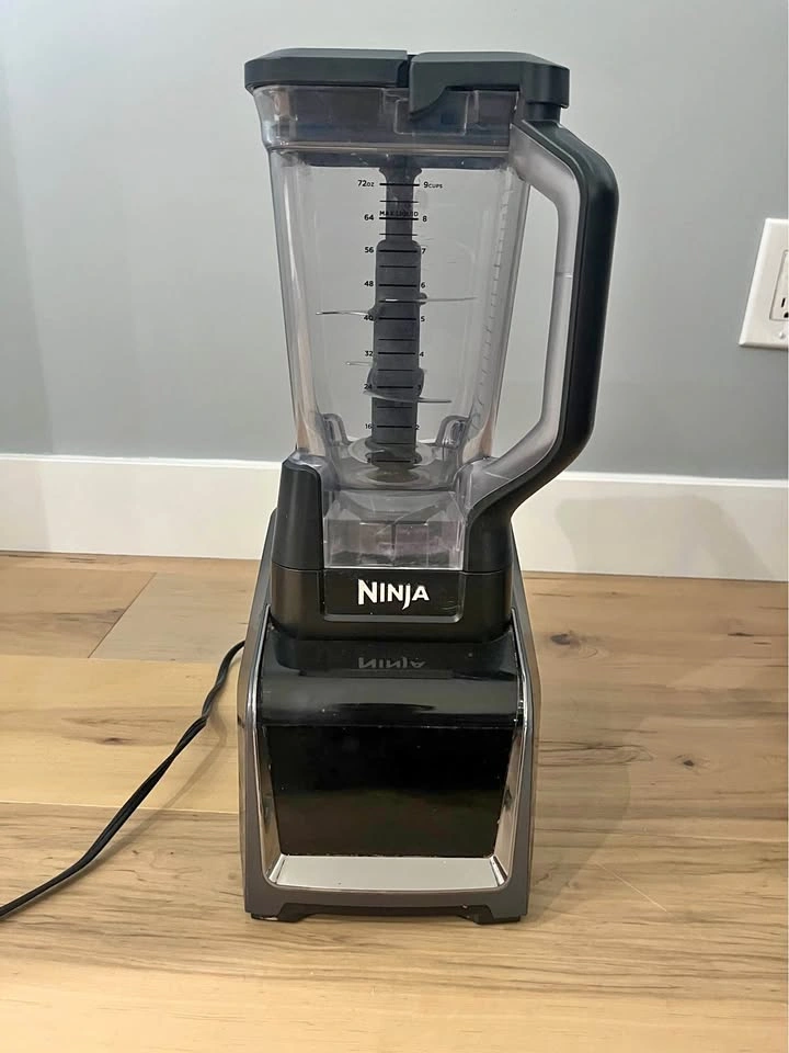 Ninja Professional Countertop Blender (72 oz Pitcher)