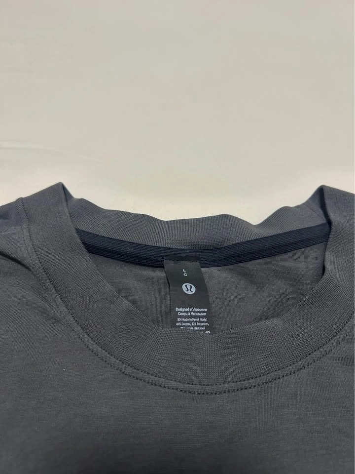 Lululemon T-Shirt - photo 2