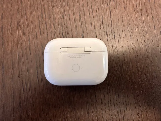 Apple AirPods Pro 2nd Gen - photo 3