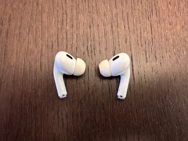 Apple AirPods Pro 2nd Gen - photo 5